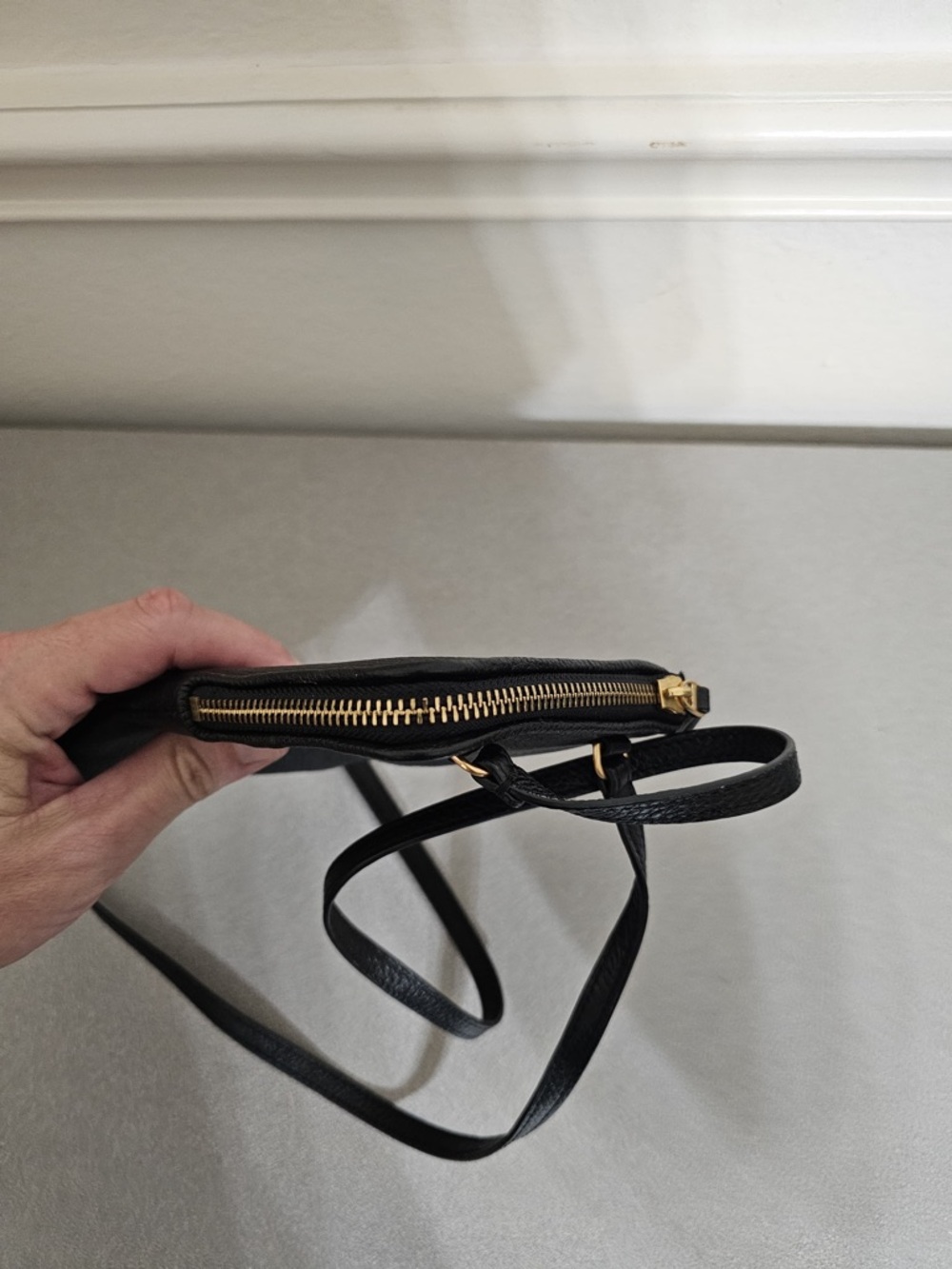 Tory Burch Black Pebbled Leather Crossbody with Gold Logo - Picture 2 of 4